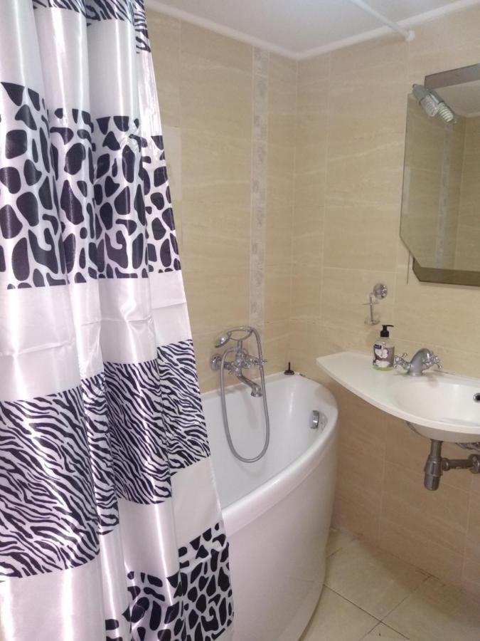 Apartment on Evgena Konovaltsya 3 Loetsk Buitenkant foto