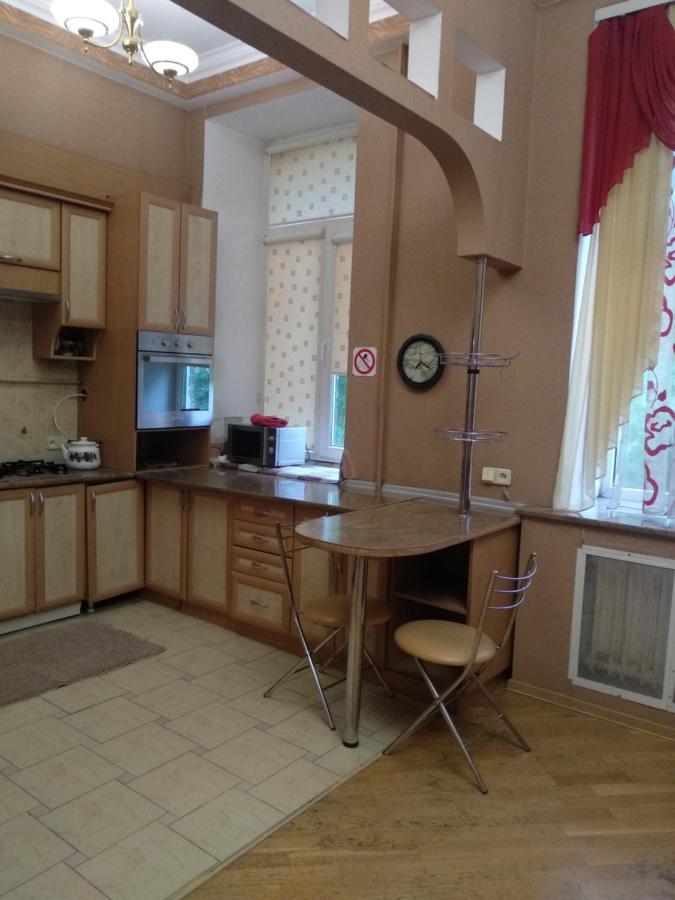 Apartment on Evgena Konovaltsya 3 Loetsk Buitenkant foto