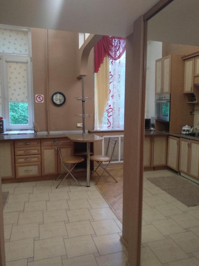 Apartment on Evgena Konovaltsya 3 Loetsk Buitenkant foto