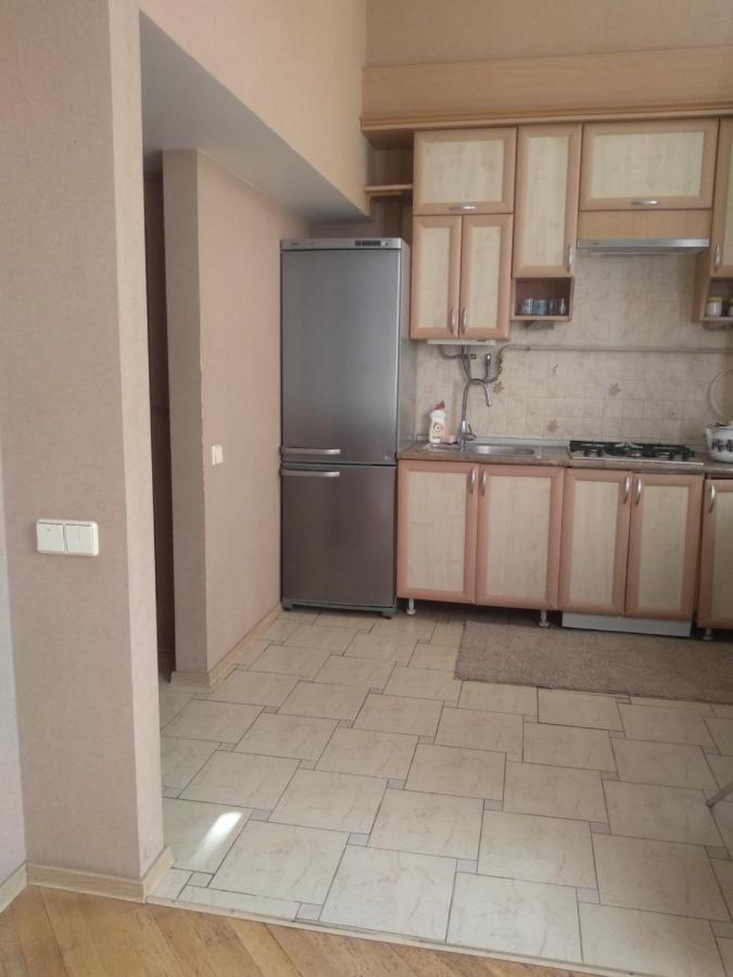 Apartment on Evgena Konovaltsya 3 Loetsk Buitenkant foto