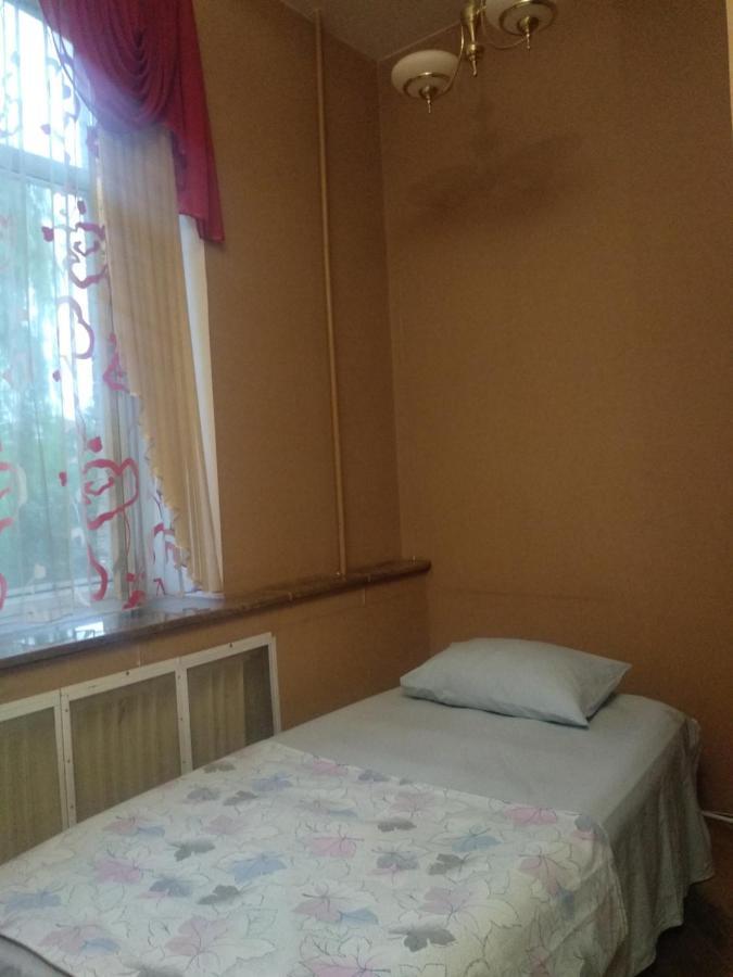 Apartment on Evgena Konovaltsya 3 Loetsk Buitenkant foto