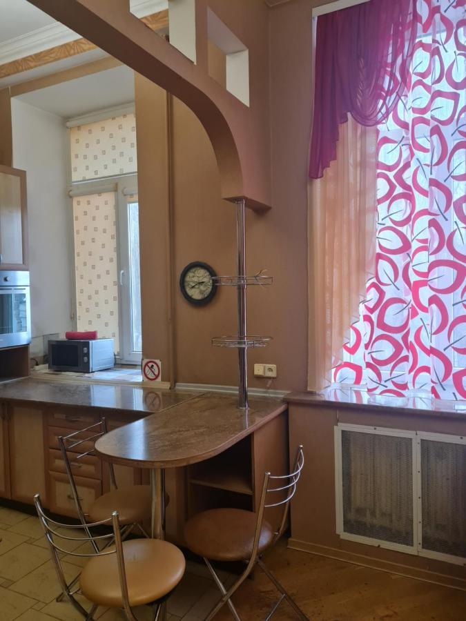 Apartment on Evgena Konovaltsya 3 Loetsk Buitenkant foto