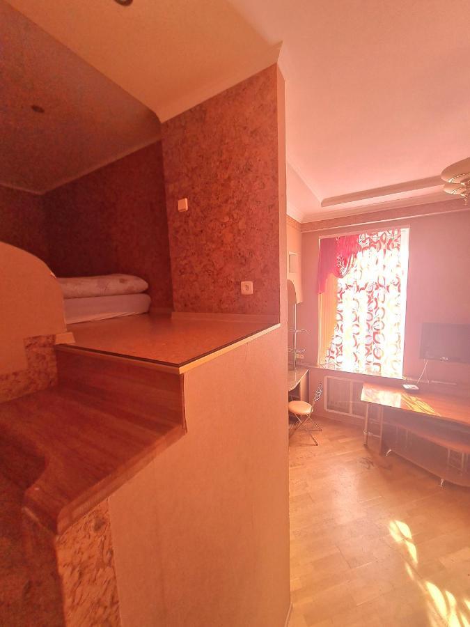 Apartment on Evgena Konovaltsya 3 Loetsk Buitenkant foto