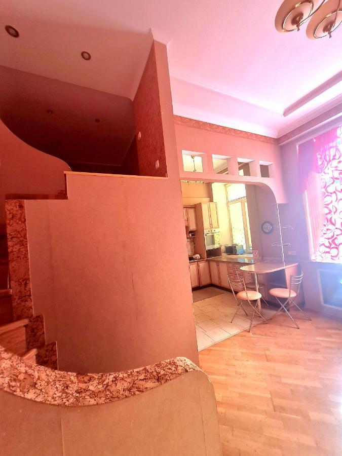 Apartment on Evgena Konovaltsya 3 Loetsk Buitenkant foto