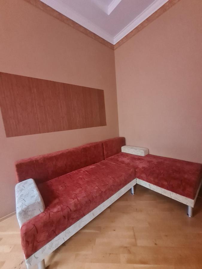 Apartment on Evgena Konovaltsya 3 Loetsk Buitenkant foto