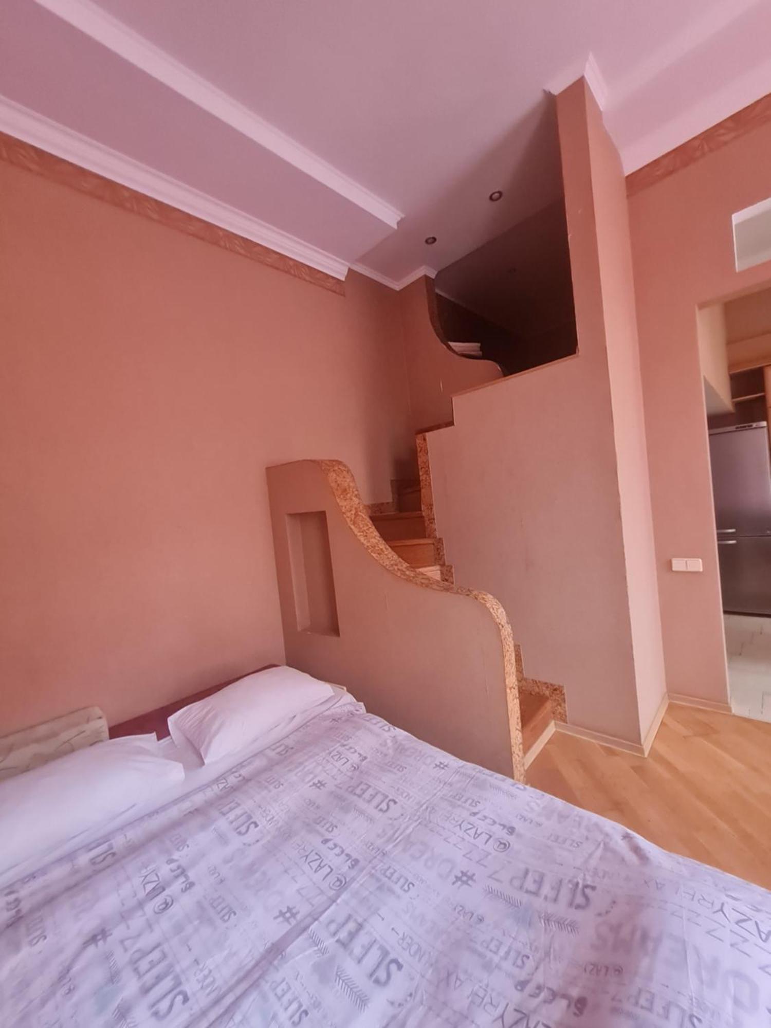 Apartment on Evgena Konovaltsya 3 Loetsk Buitenkant foto